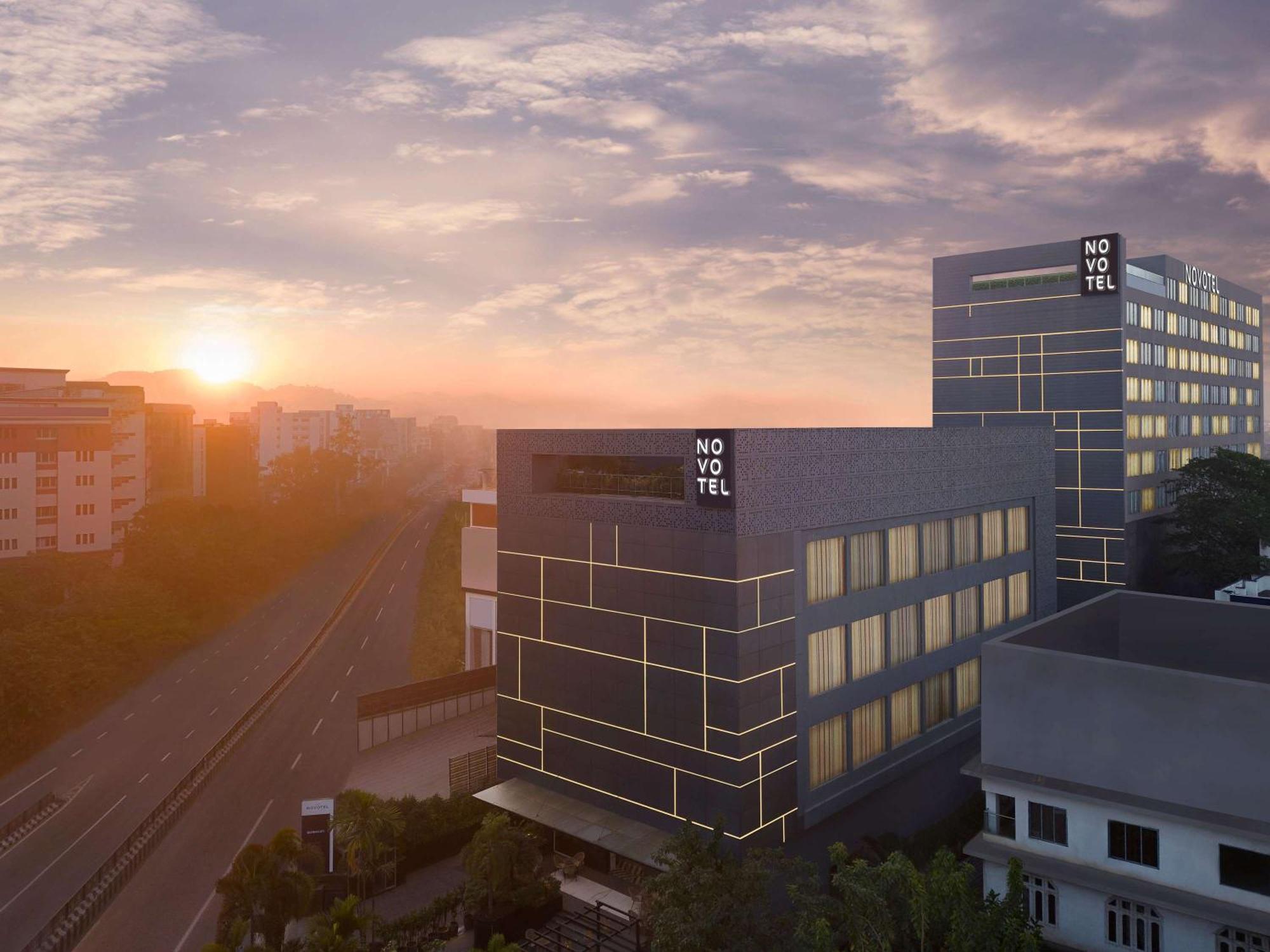 Novotel Guwahati Gs Road Eksteriør bilde