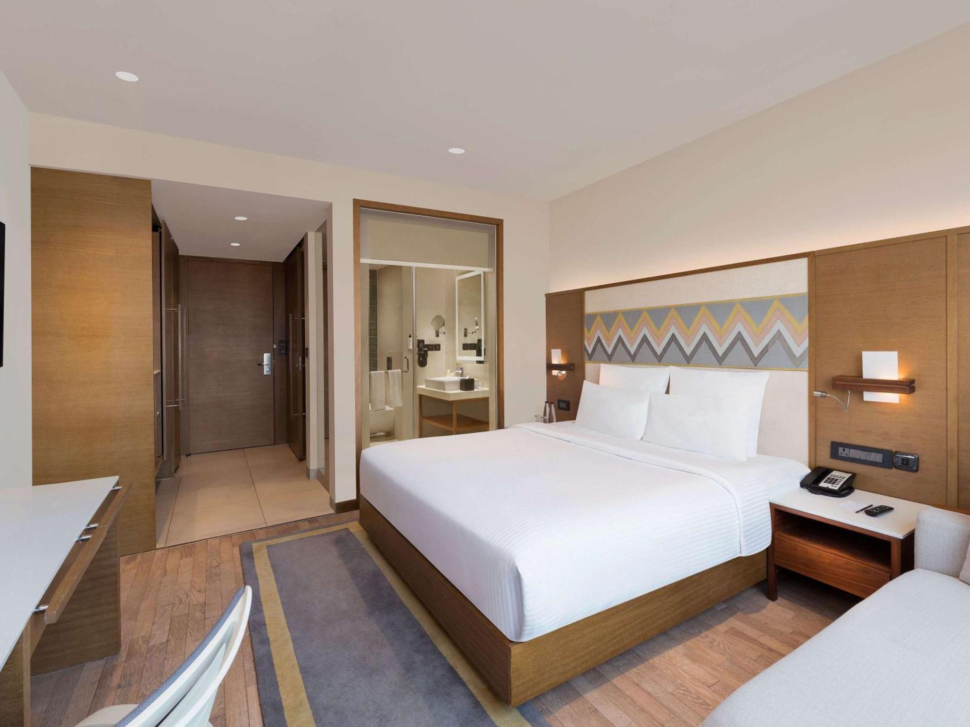 Novotel Guwahati Gs Road Eksteriør bilde