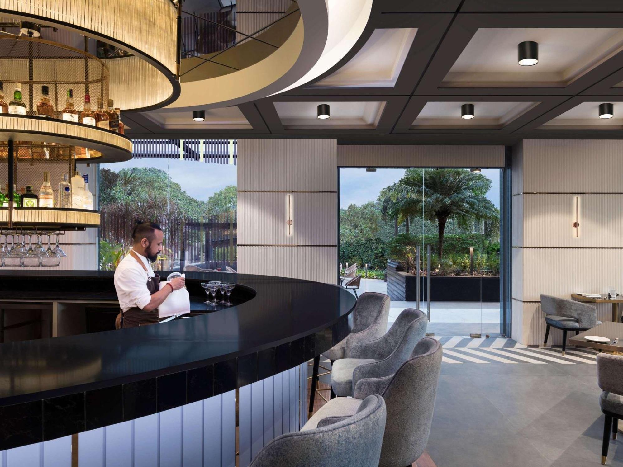 Novotel Guwahati Gs Road Eksteriør bilde